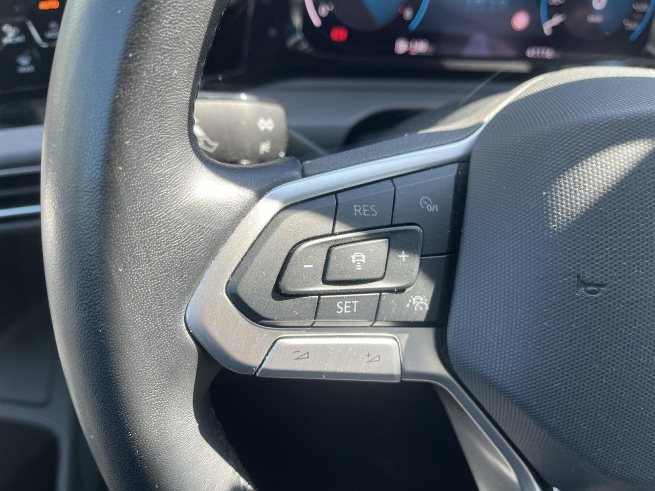 Golf VIII 1.5 TSI Style (LEDPlus+NAVI+APP+ACC+HeadUp+RearView+Sounds.)