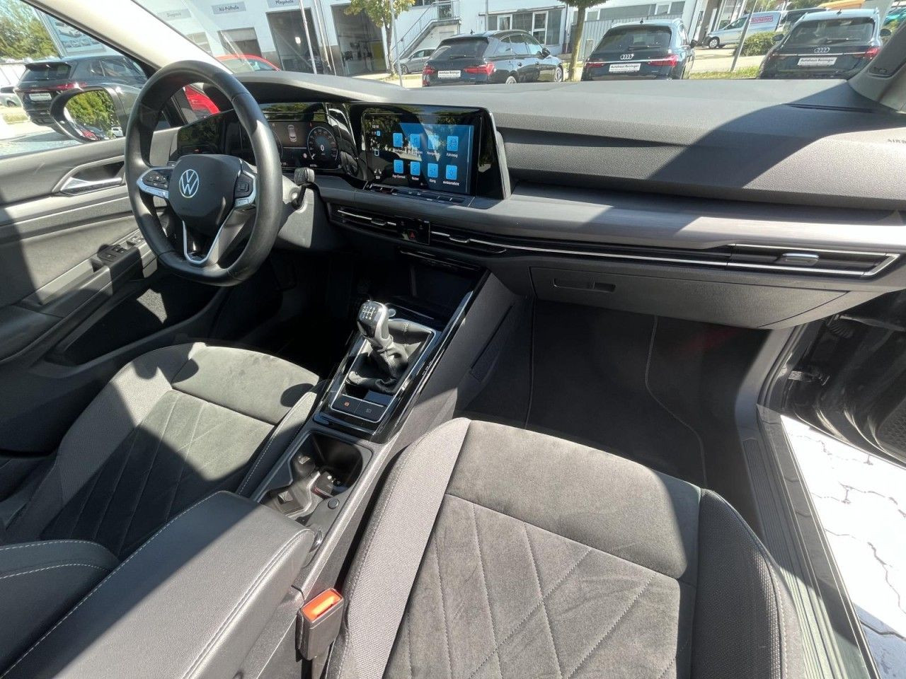 Golf VIII 1.5 TSI Style (LEDPlus+NAVI+APP+ACC+HeadUp+RearView+Sounds.)