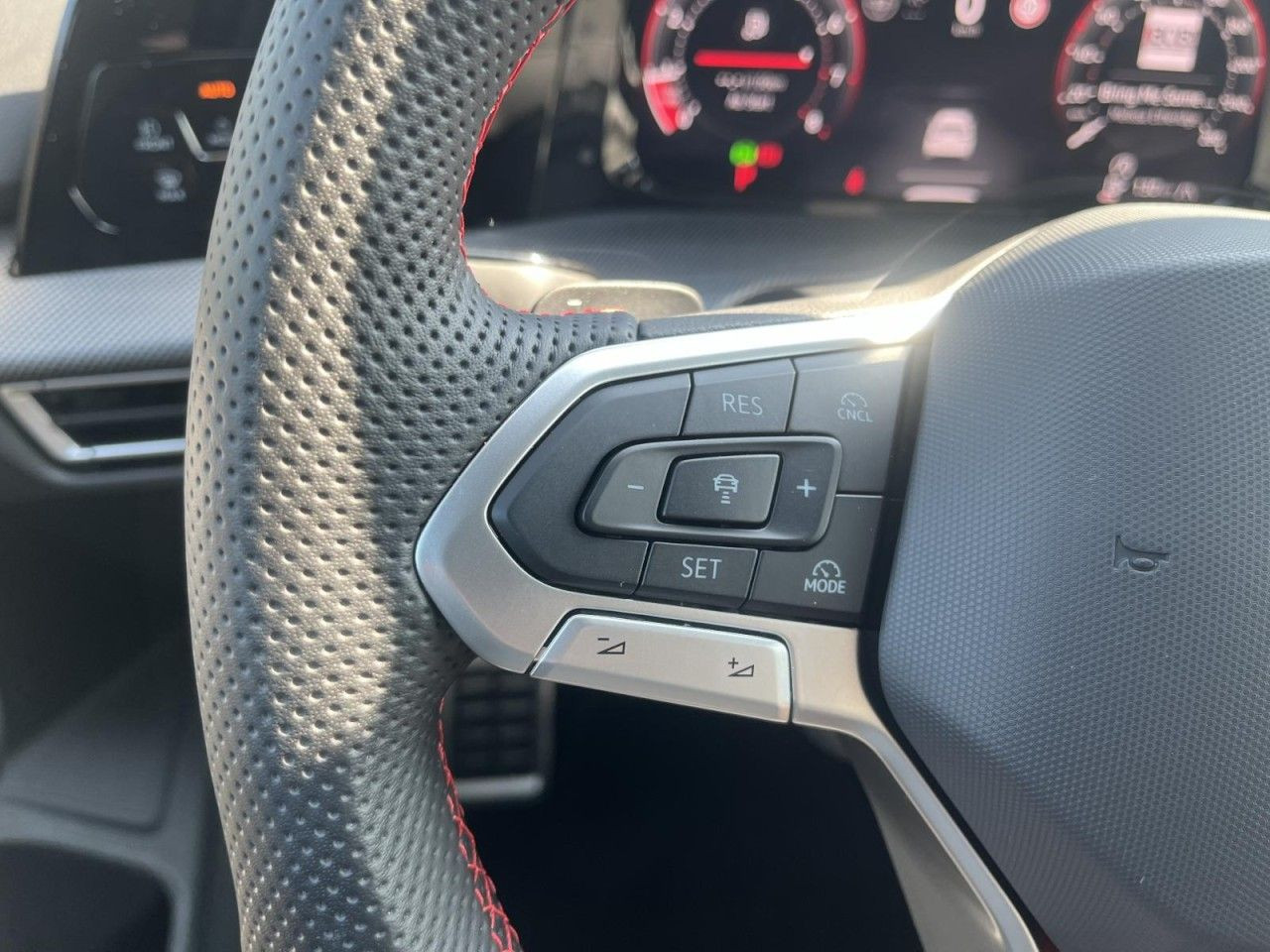 Golf VIII GTI 2.0 TSI DSG (IQ.Light+Head-up+DCC)