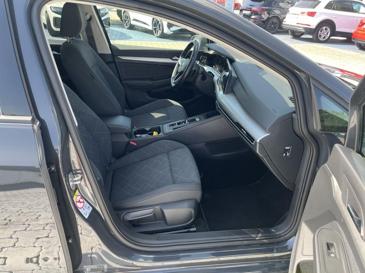 Golf VIII Variant 2,0 TDI DSG Life (LED+RearView)