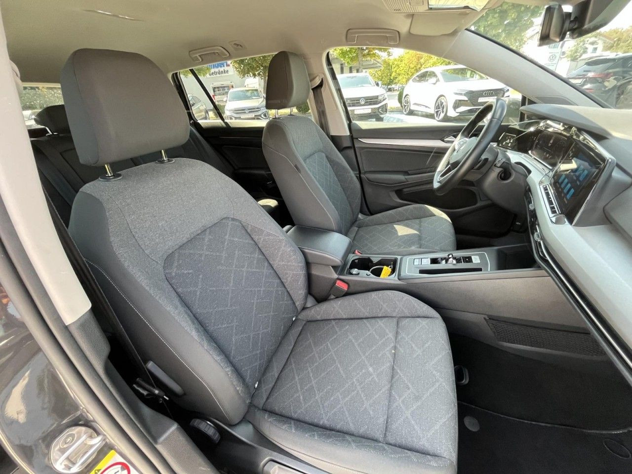 Golf VIII Variant 2,0 TDI DSG Life (LED+RearView)