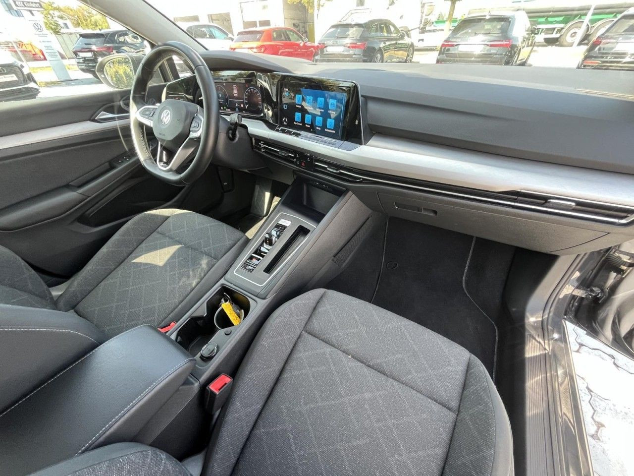 Golf VIII Variant 2,0 TDI DSG Life (LED+RearView)
