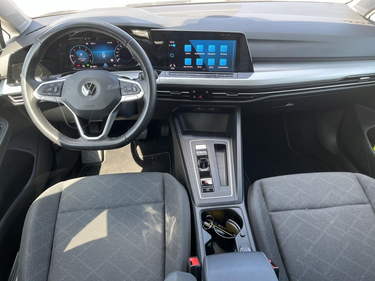Golf VIII Variant 2,0 TDI DSG Life (LED+RearView)