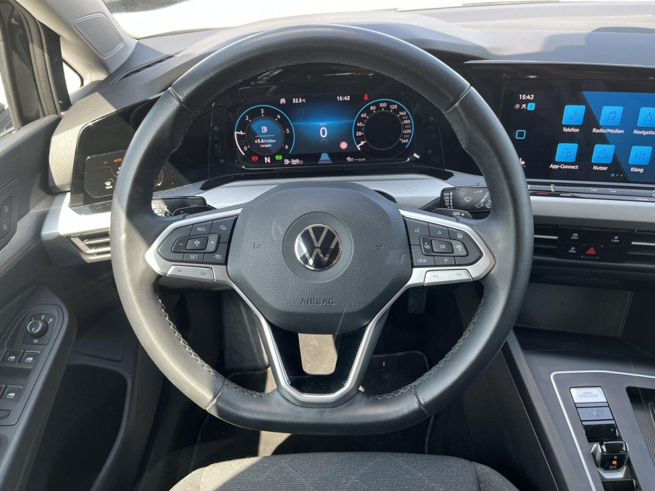 Golf VIII Variant 2,0 TDI DSG Life (LED+RearView)