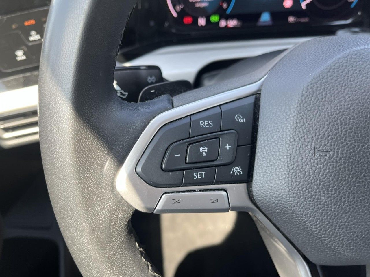 Golf VIII Variant 2,0 TDI DSG Life (LED+RearView)
