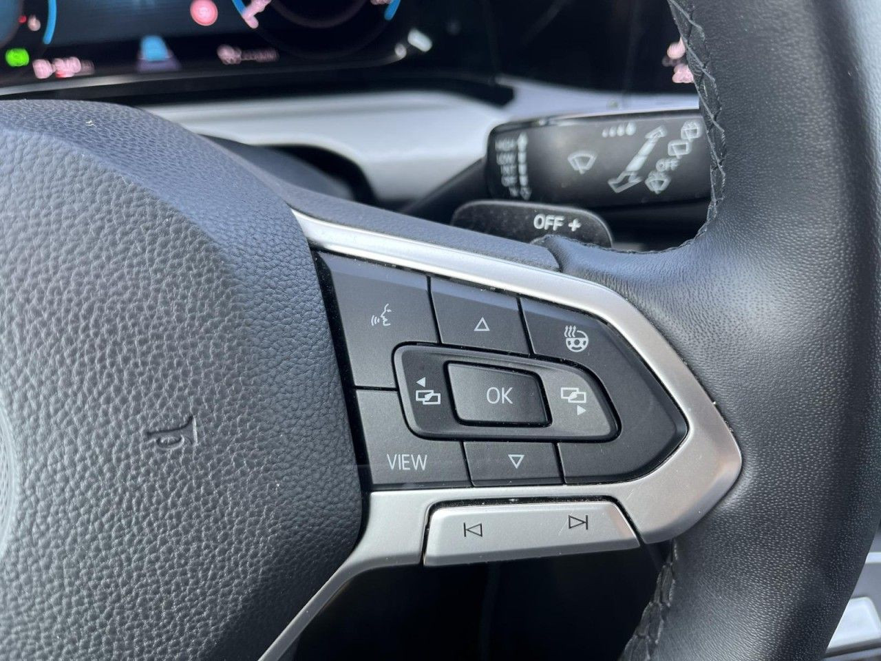 Golf VIII Variant 2,0 TDI DSG Life (LED+RearView)