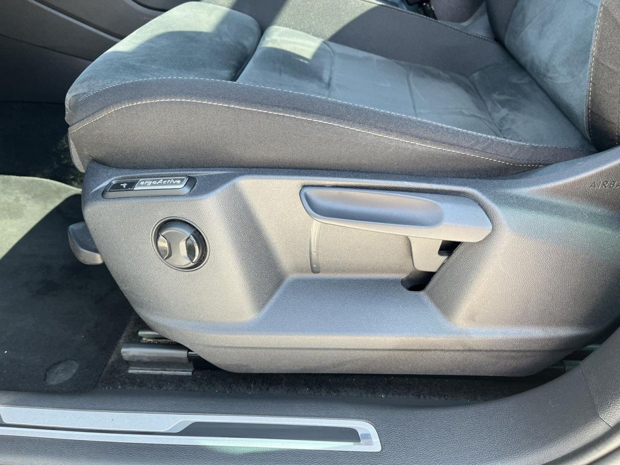 Tiguan 1.5 TSI Elegance DSG (MatrixLED+APP+NAVI+AHK+Panor.+Standh.+RearView)