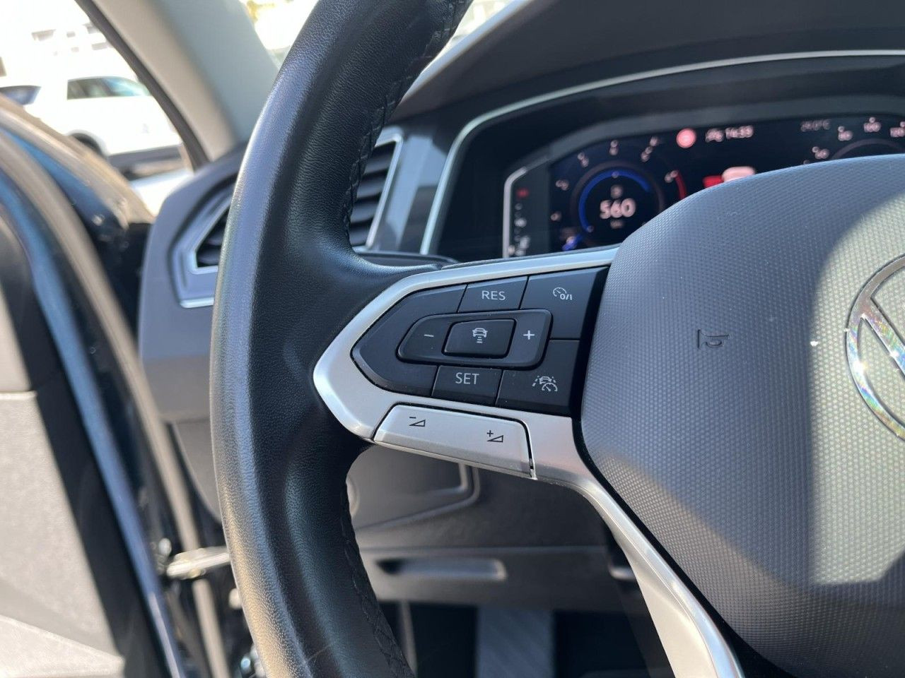 Tiguan 1.5 TSI Elegance DSG (MatrixLED+APP+NAVI+AHK+Panor.+Standh.+RearView)