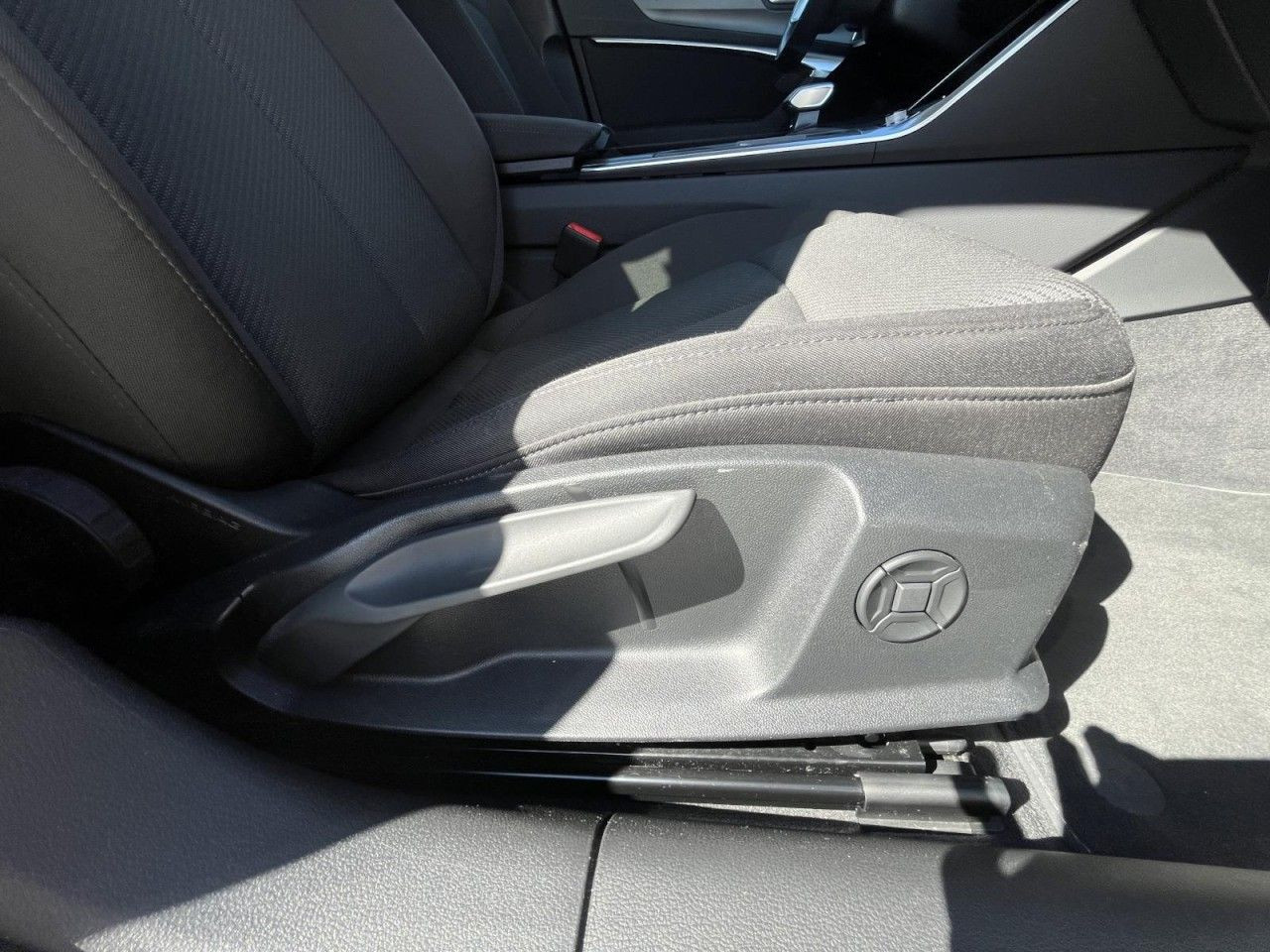 A6 Avant 40 2.0 TDI S tronic quattro (Navi+LED+PDC)