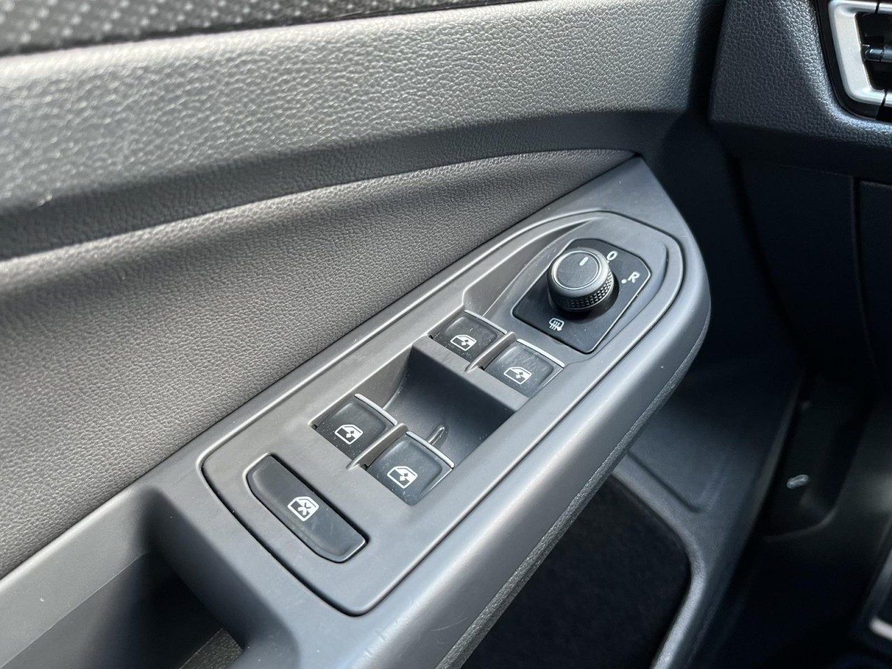 Golf R 2,0 TSI DSG 4Motion (IQLight+RearView+Keyless)