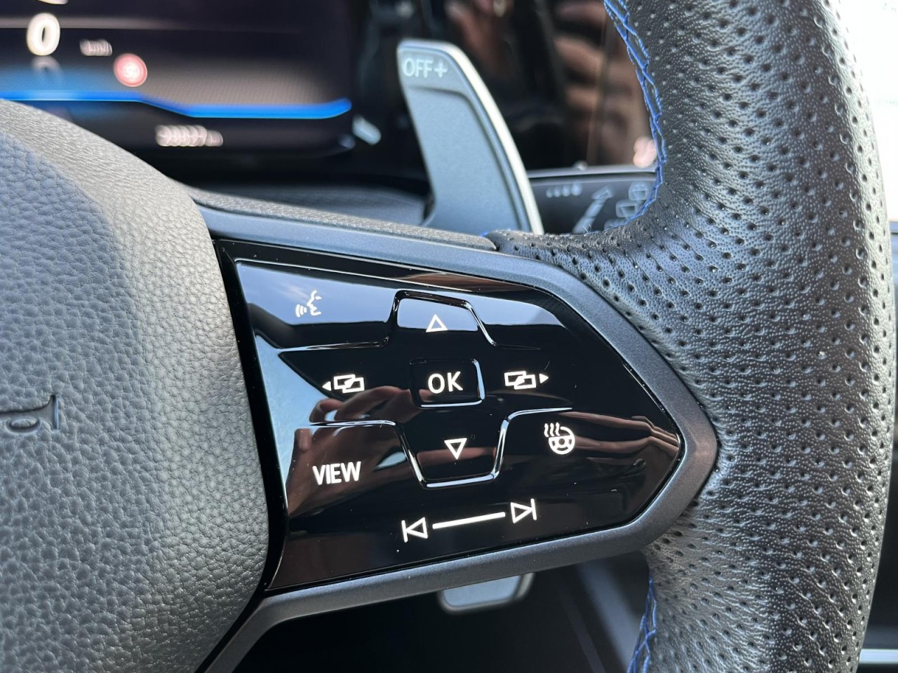 Golf R 2,0 TSI DSG 4Motion (IQLight+RearView+Keyless)