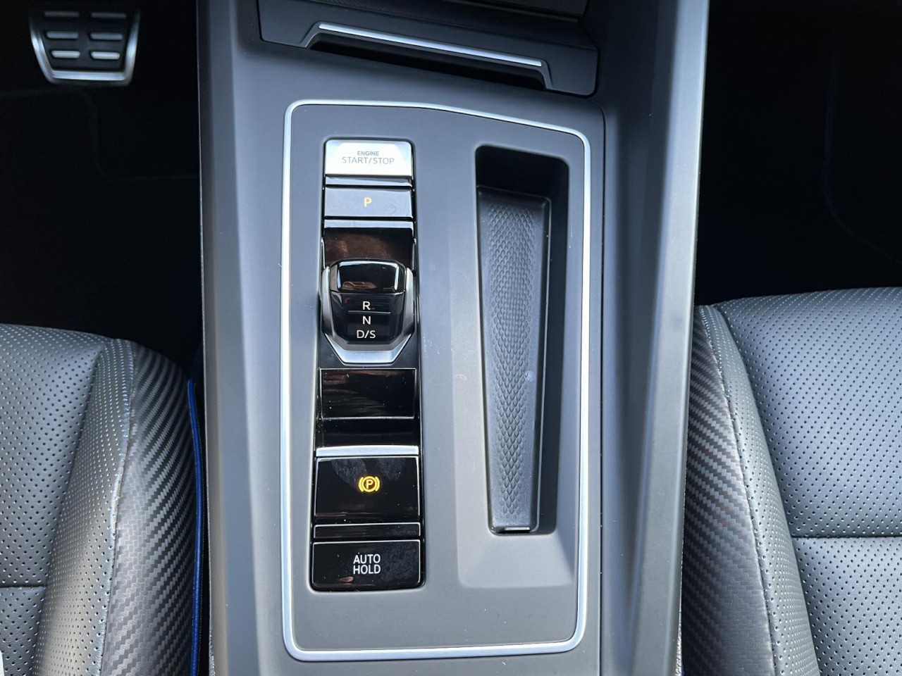 Golf R 2,0 TSI DSG 4Motion (IQLight+RearView+Keyless)