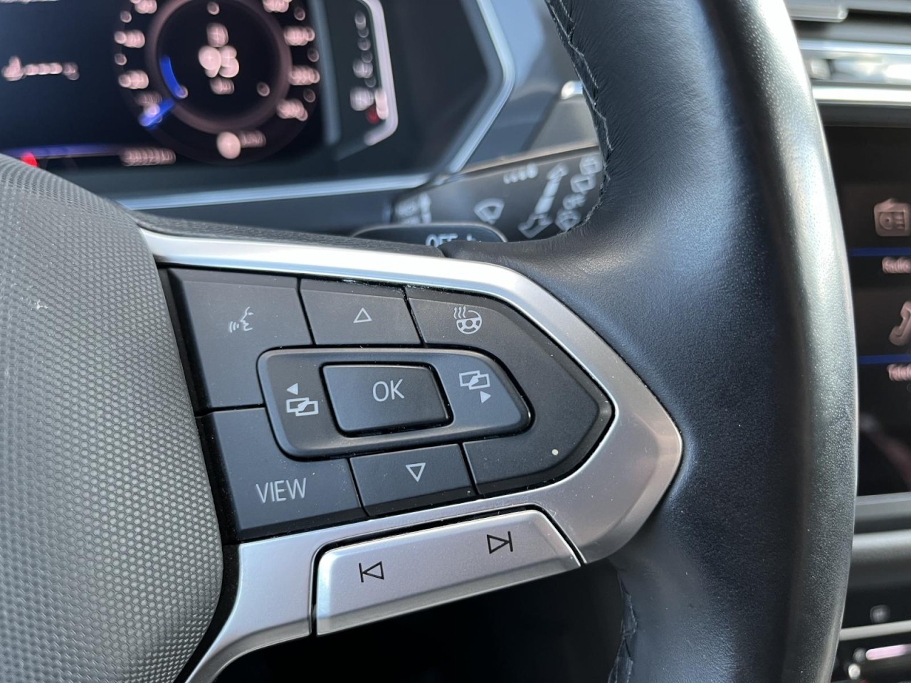 Tiguan Allspace 2,0 TSI DSG 4MotionElegance (AHK+Navi+Leder)