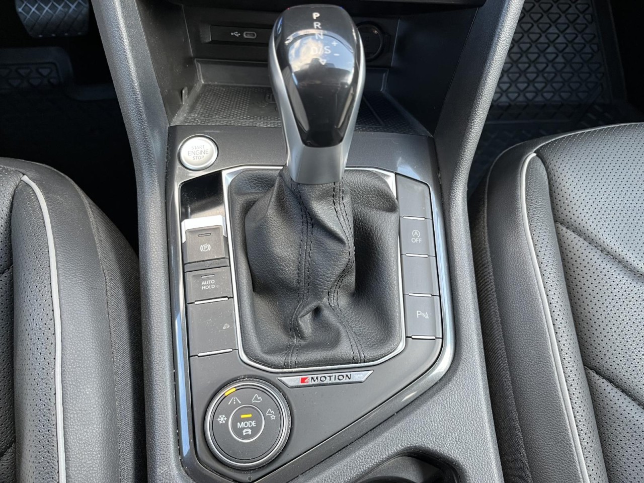 Tiguan Allspace 2,0 TSI DSG 4MotionElegance (AHK+Navi+Leder)