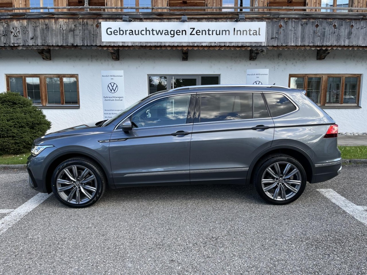 Tiguan Allspace 2,0 TSI DSG 4MotionElegance (AHK+Navi+Leder)