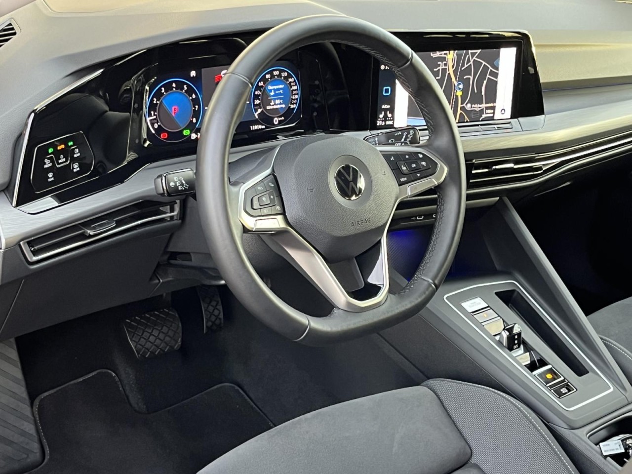 Golf VIII 1,5 eTSI DSG Style (IQLight+HarmanKardon+RearView)