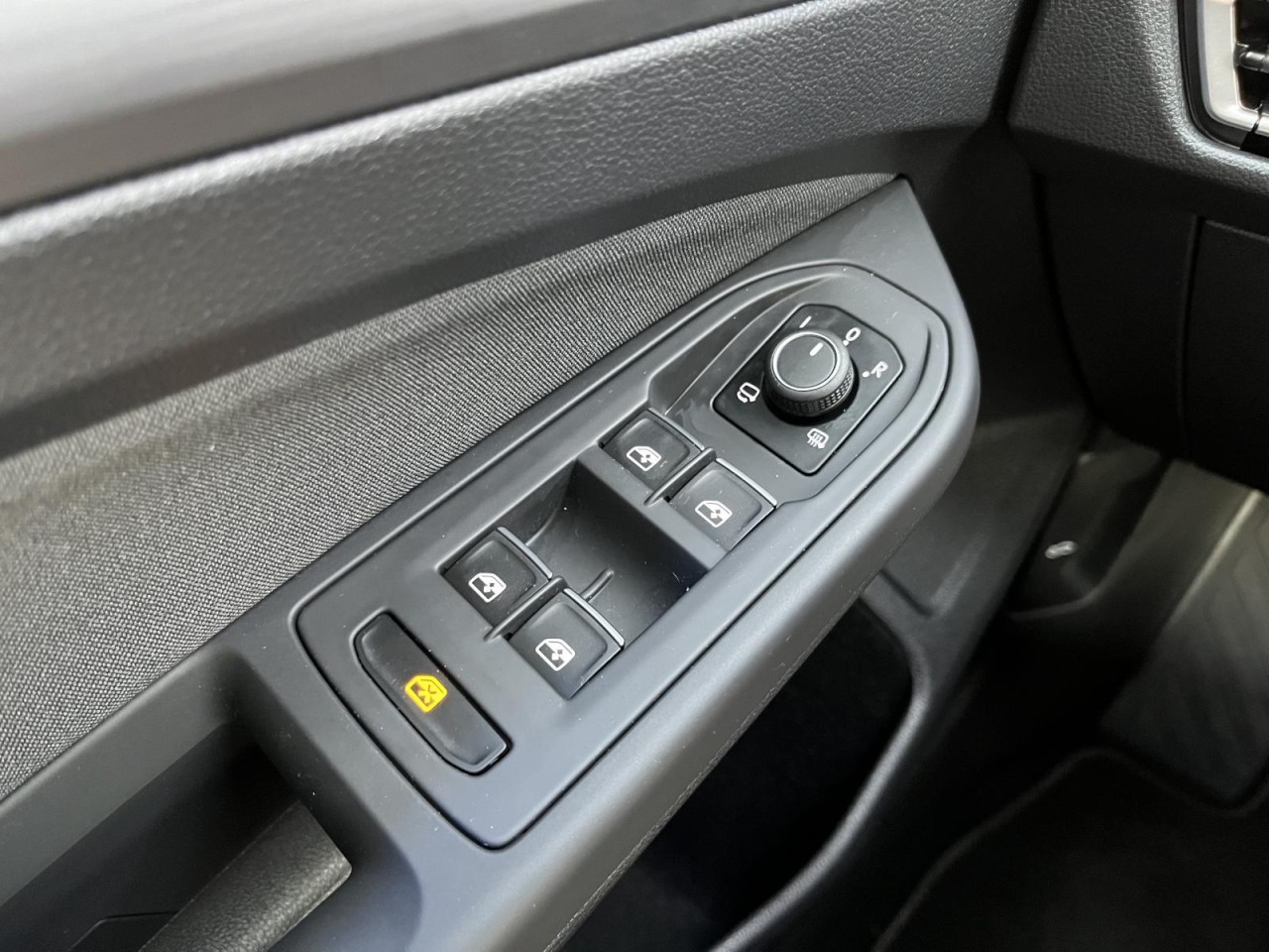 Golf VIII 1,5 eTSI DSG Style (IQLight+HarmanKardon+RearView)