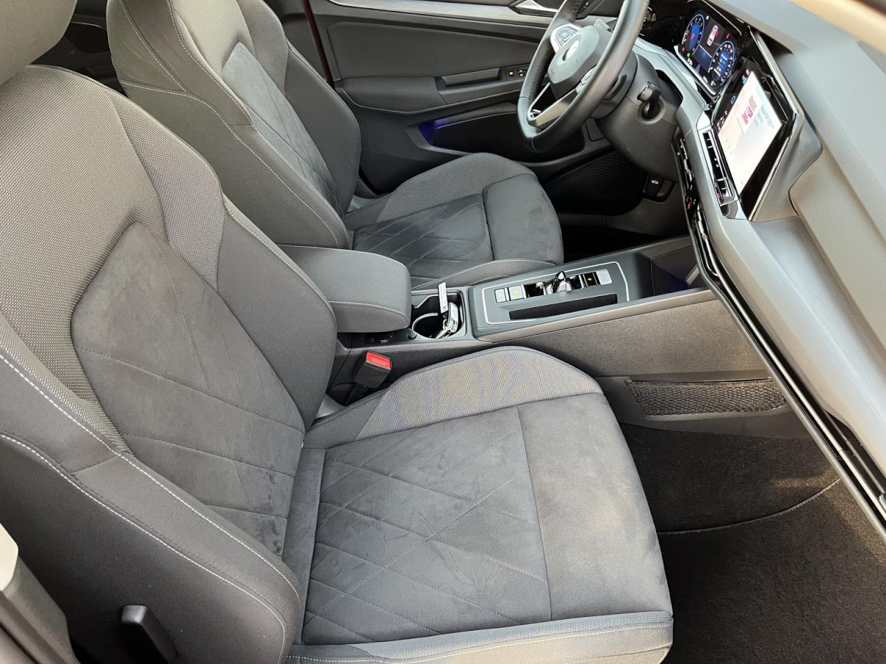 Golf VIII 1,5 eTSI DSG Style (IQLight+HarmanKardon+RearView)