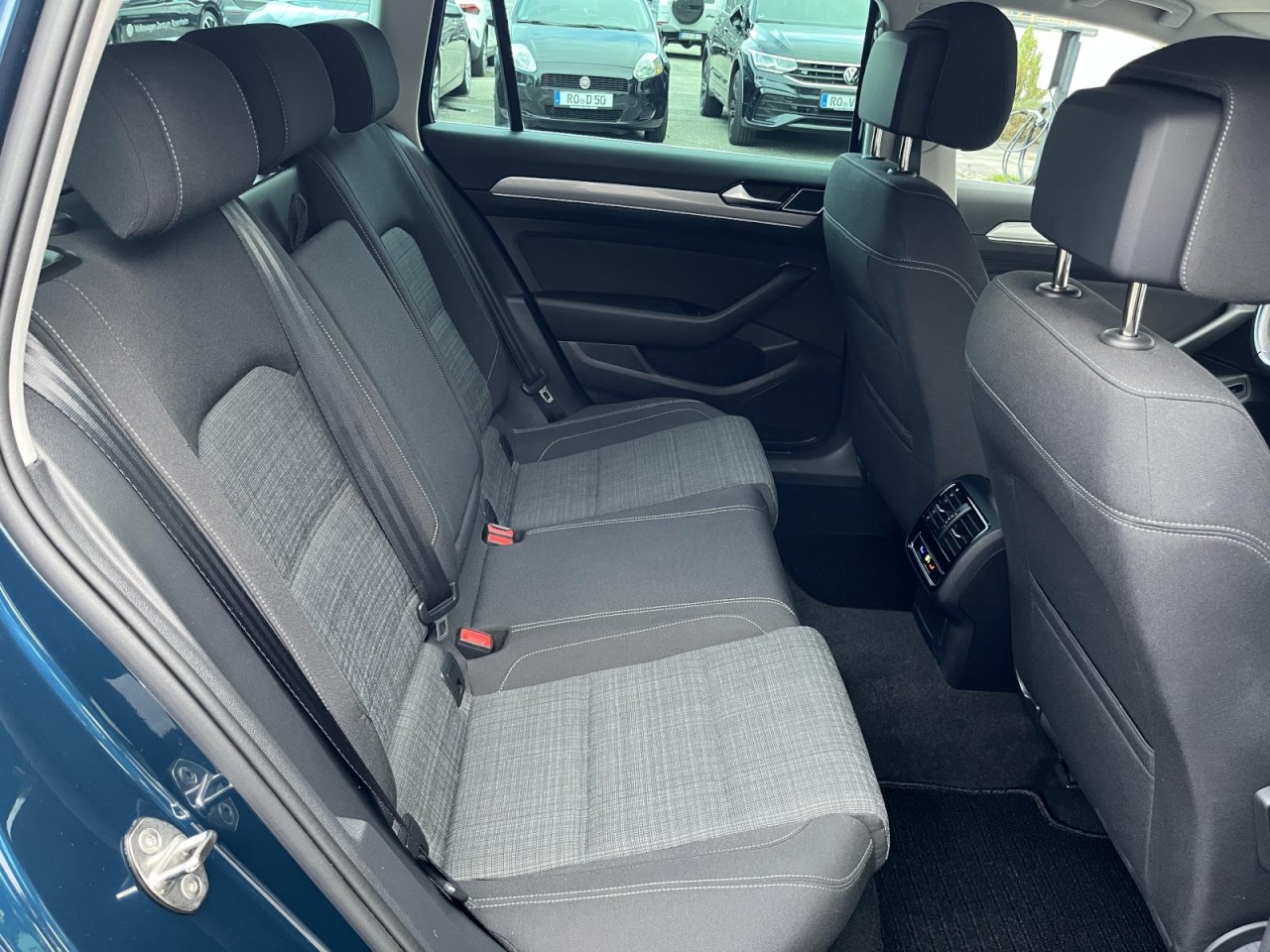 Passat Variant 2,0 TDI DSG Business (AHK+Navi+LED)