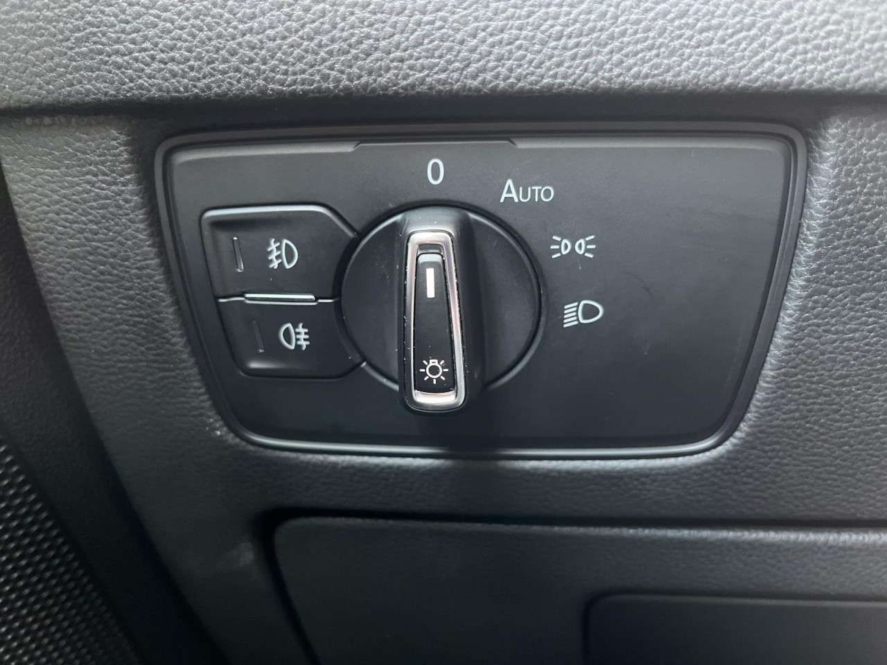 Passat Variant 2,0 TDI DSG Business (AHK+Navi+LED)