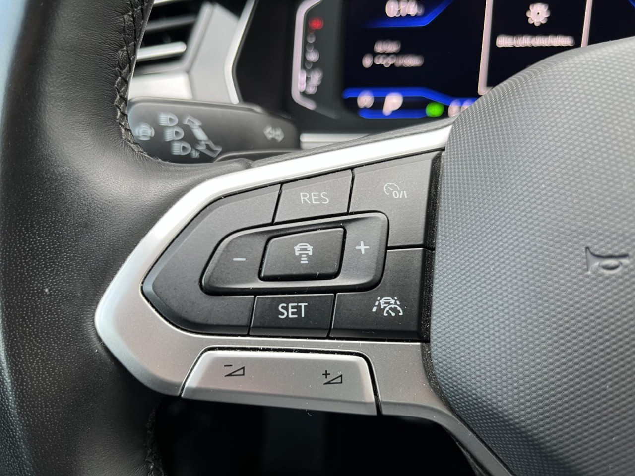 Passat Variant 2,0 TDI DSG Business (AHK+Navi+LED)