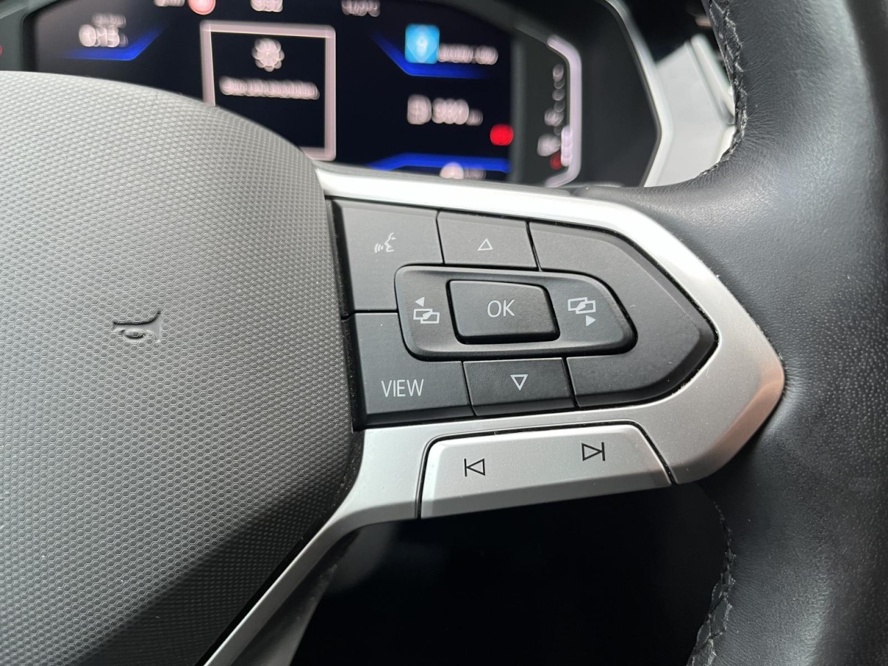 Passat Variant 2,0 TDI DSG Business (AHK+Navi+LED)