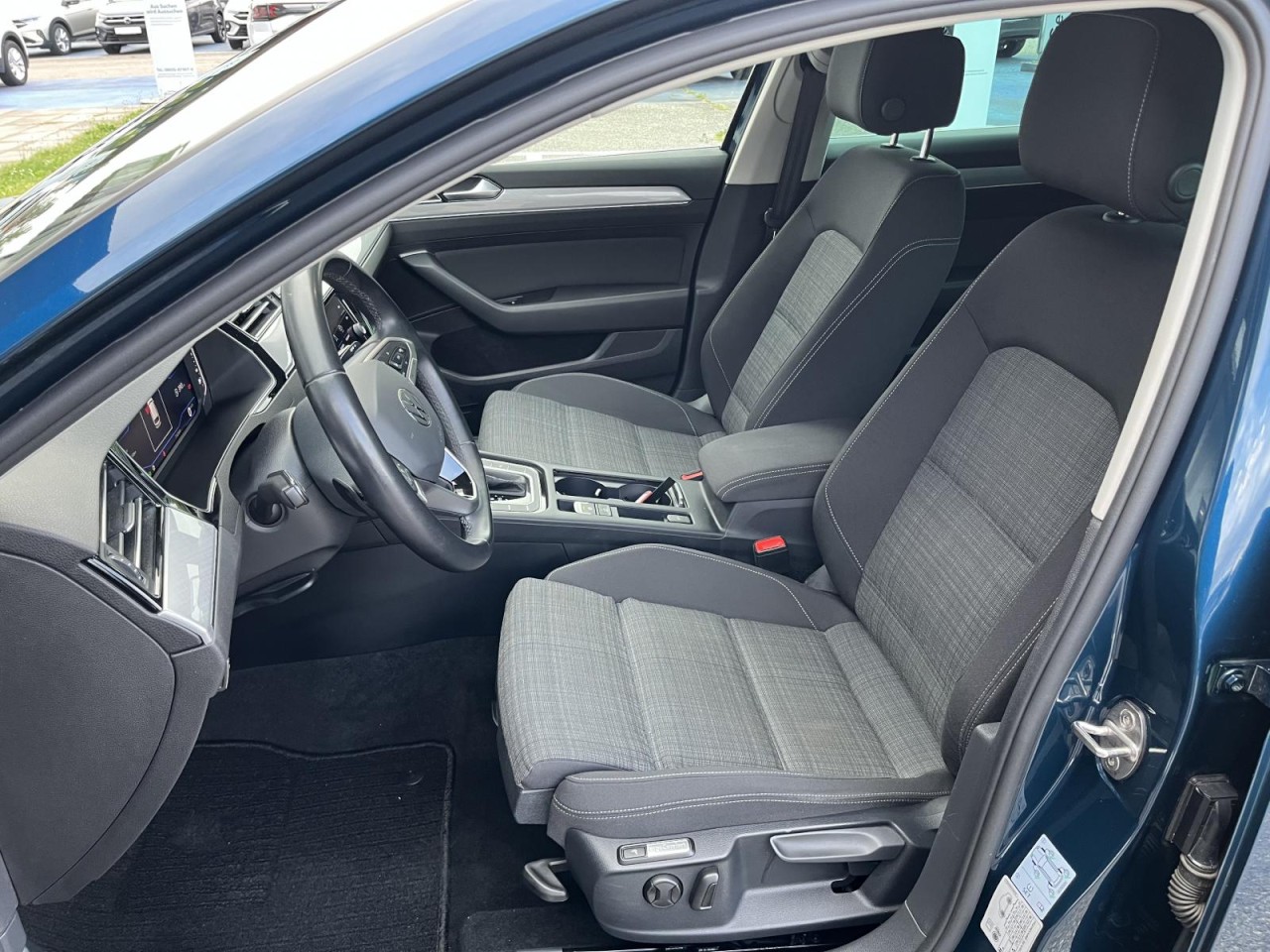 Passat Variant 2,0 TDI DSG Business (AHK+Navi+LED)