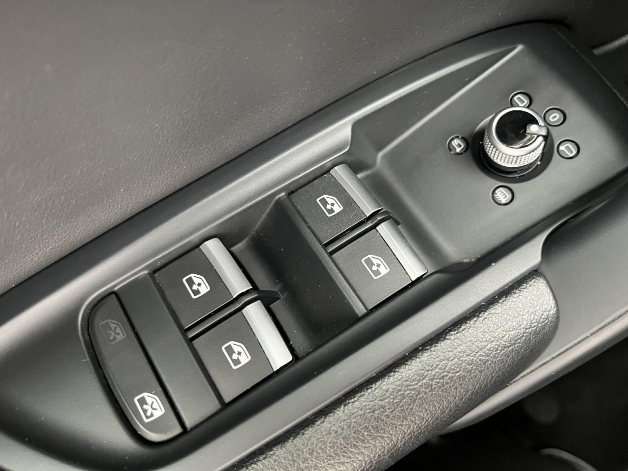 Q5 50 TFSI e quattro Stronic (Leder+AHK+Sitzhzg.)