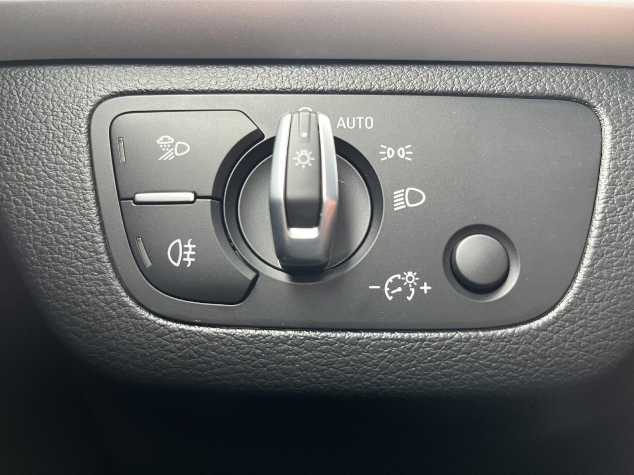 Q5 50 TFSI e quattro Stronic (Leder+AHK+Sitzhzg.)