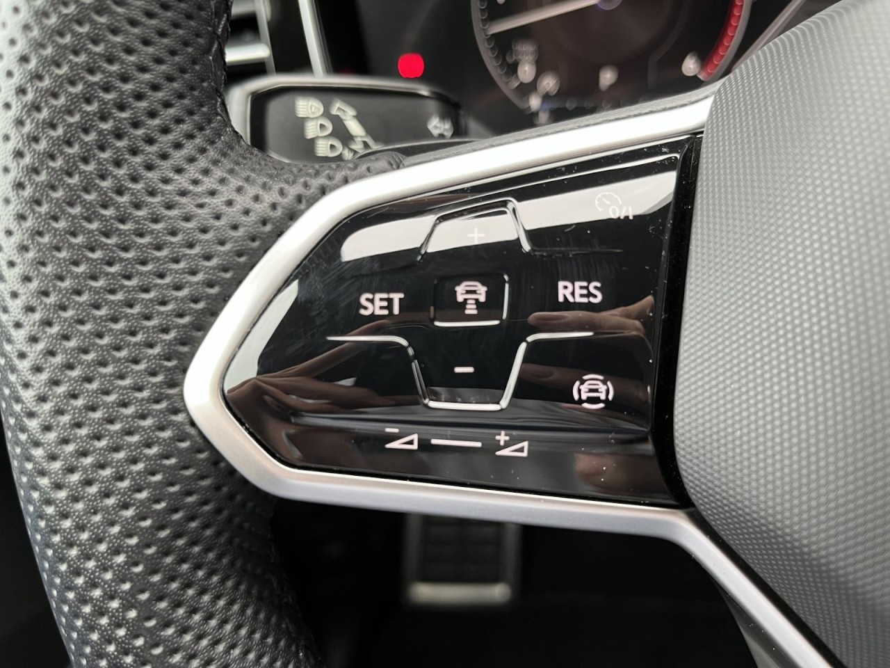 Touareg 3,0 V6 TDI DSG R-Line (AHK+Leder+Standhzg+Allradlenkung)