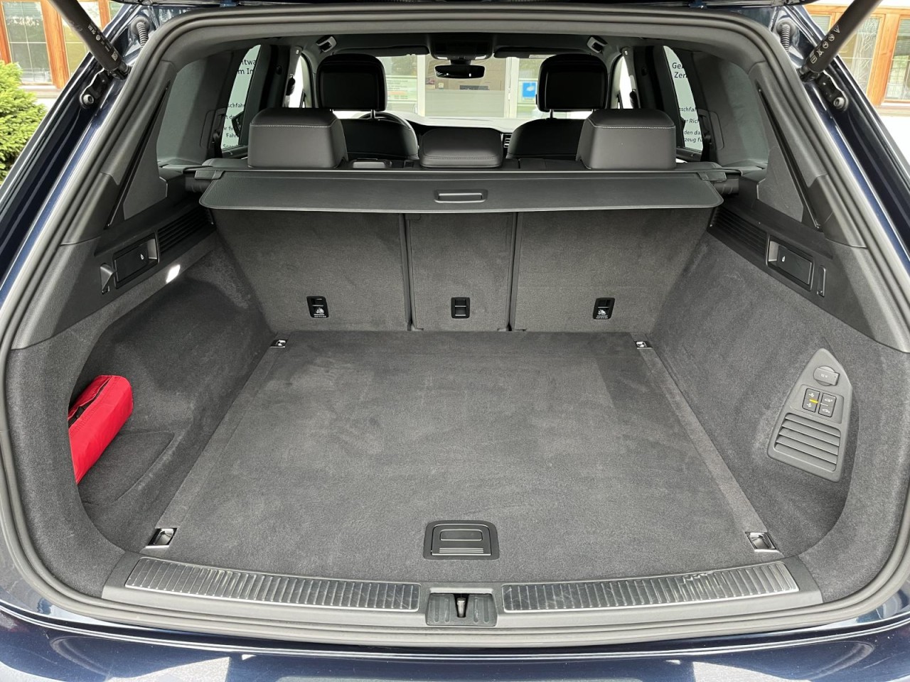 Touareg 3,0 V6 TDI DSG R-Line (AHK+Leder+Standhzg+Allradlenkung)