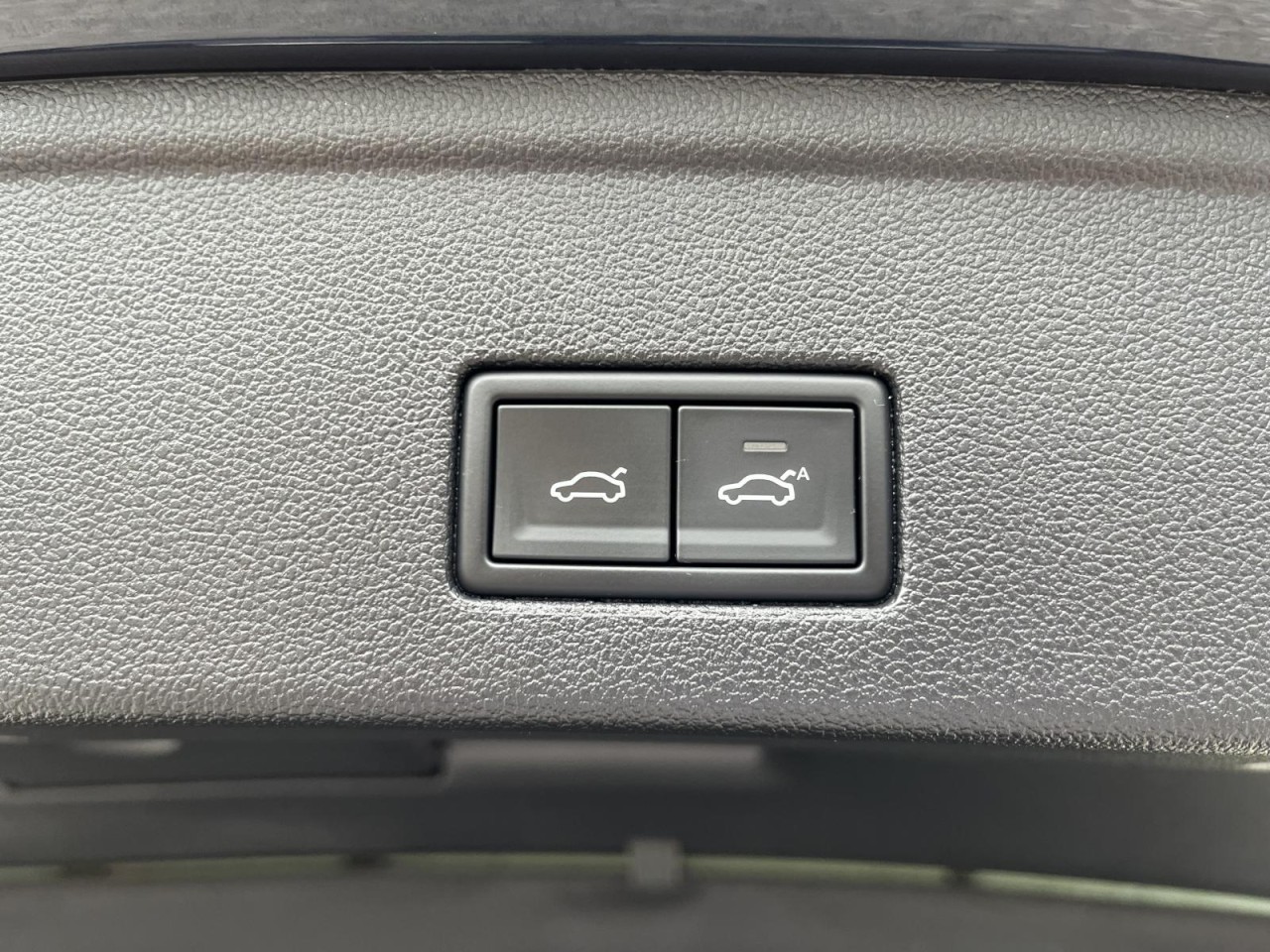 Touareg 3,0 V6 TDI DSG R-Line (AHK+Leder+Standhzg+Allradlenkung)