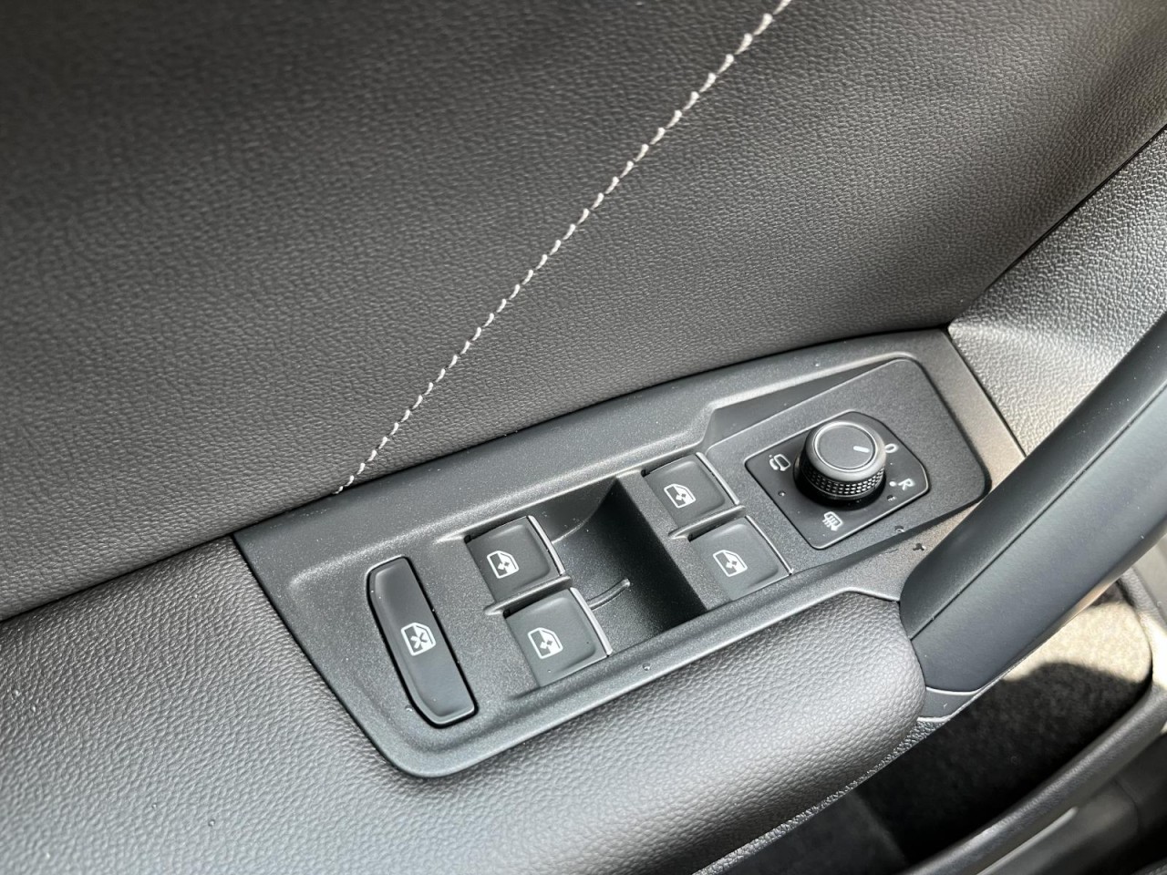 Tiguan 2,0 TDI 4Motion R-Line (BlackStyle+Navi)