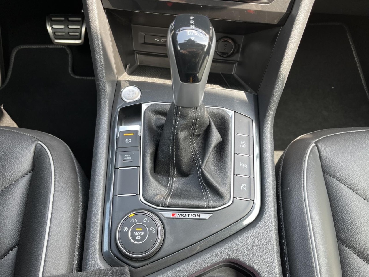 Tiguan 2,0 TDI 4Motion R-Line (BlackStyle+Navi)