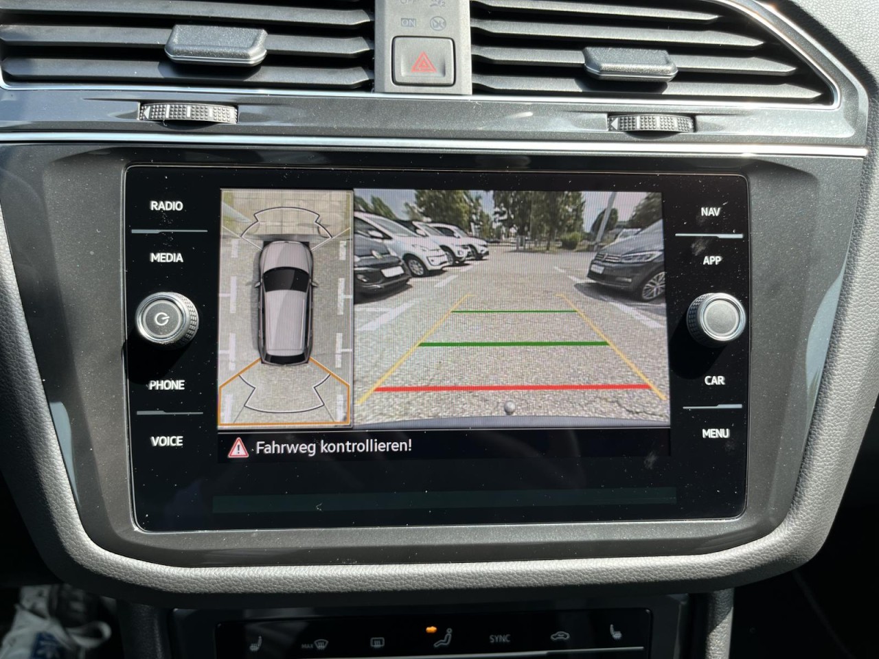 Tiguan 2,0 TDI 4Motion R-Line (BlackStyle+Navi)