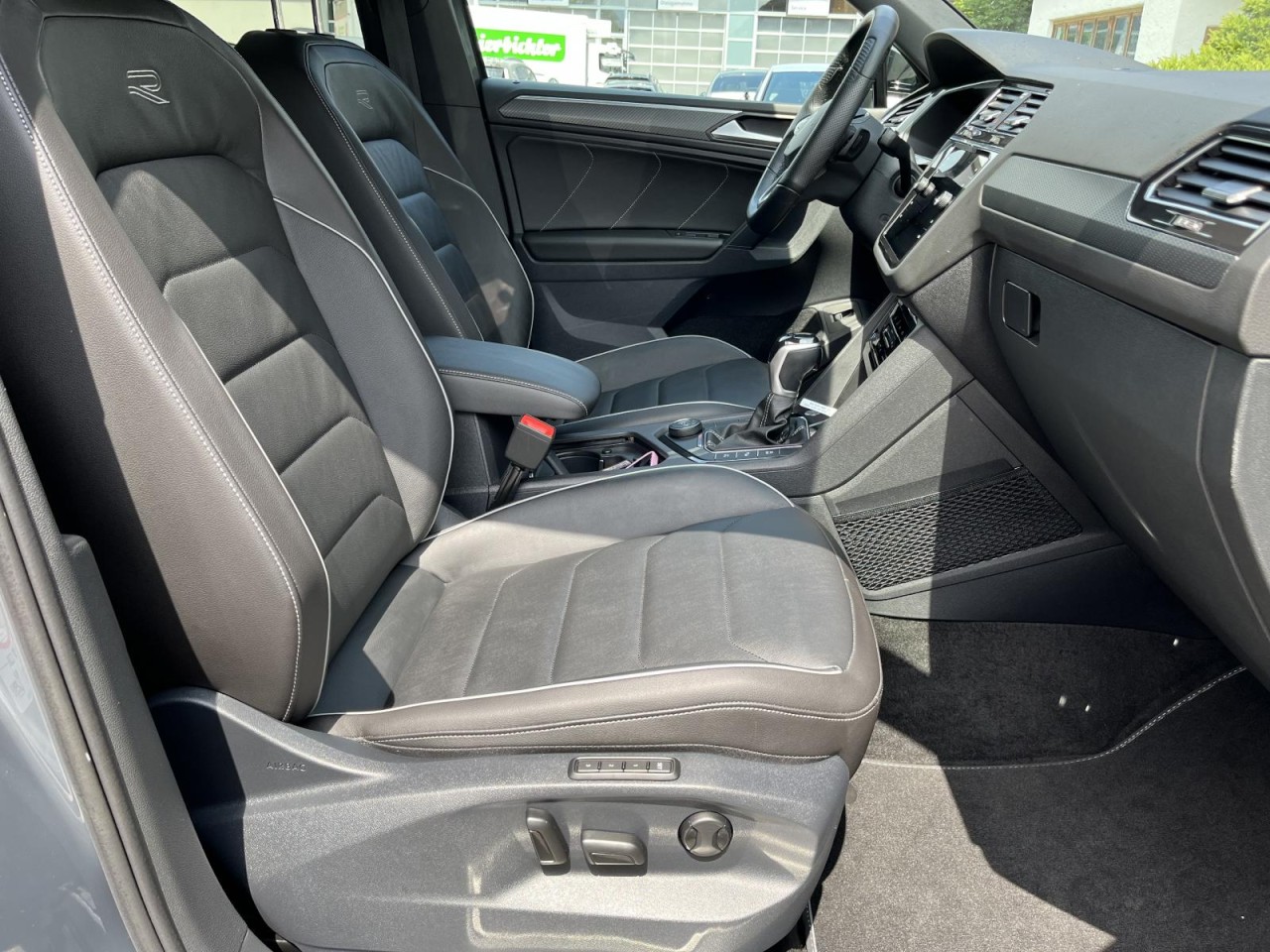 Tiguan 2,0 TDI 4Motion R-Line (BlackStyle+Navi)