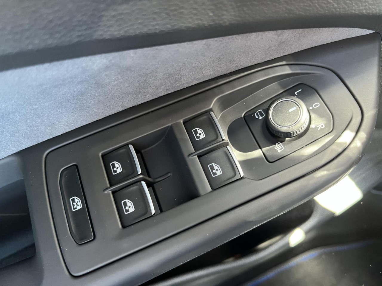 Golf VIII R 2,0 TSI DSG 4Motion (IQ.Light+DCC)