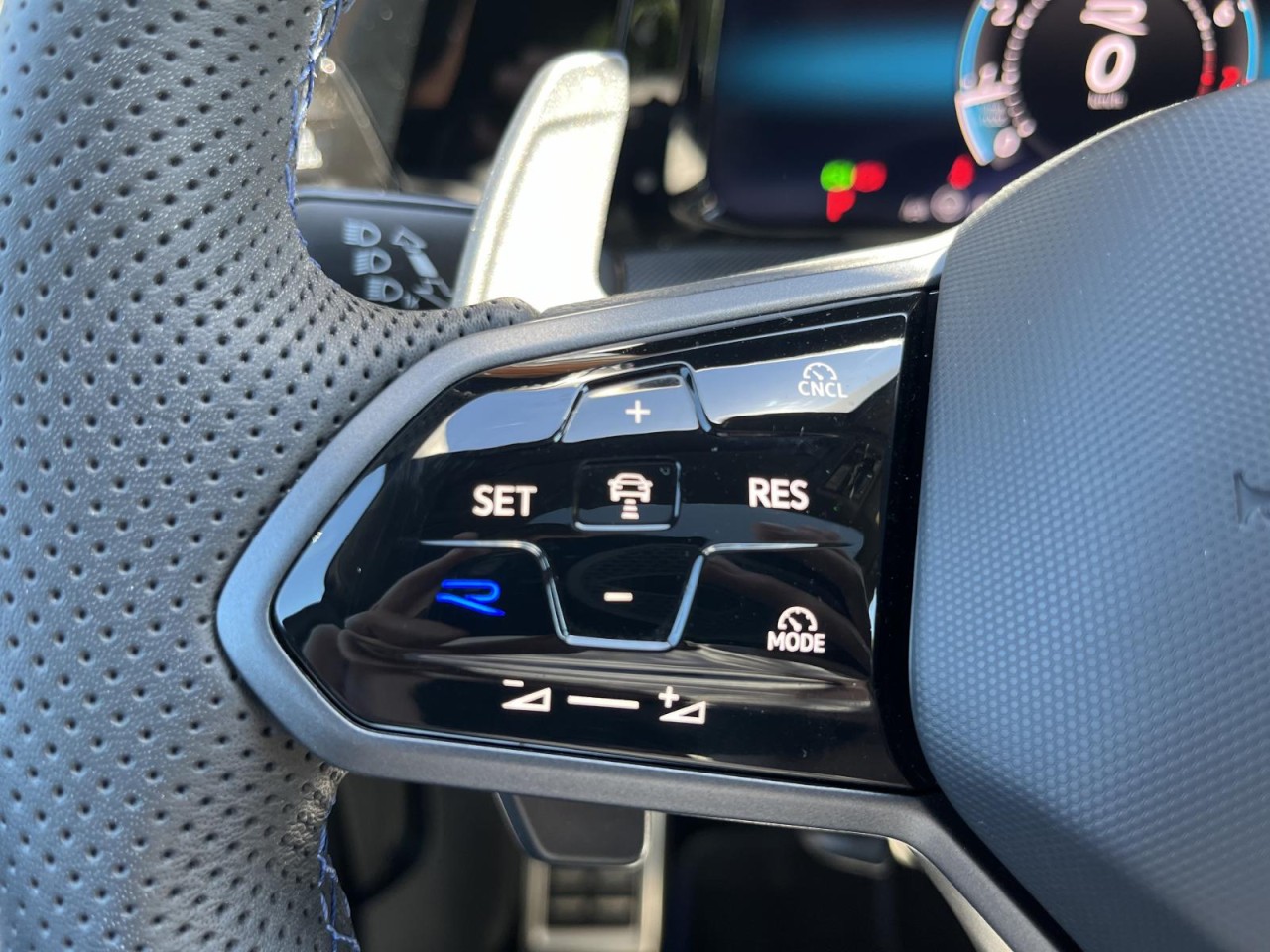 Golf VIII R 2,0 TSI DSG 4Motion (IQ.Light+DCC)