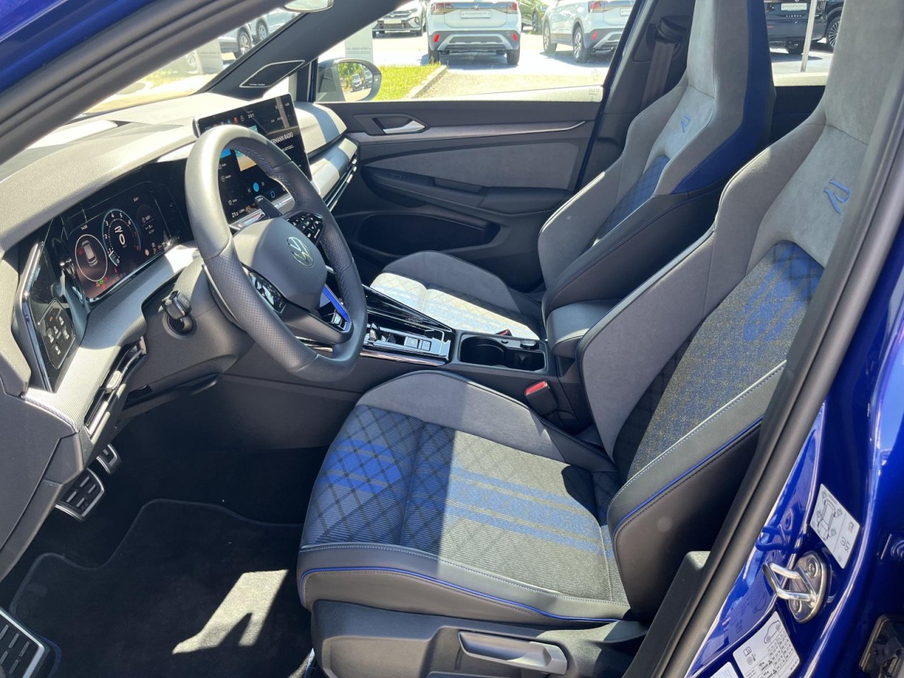 Golf VIII R 2,0 TSI DSG 4Motion (IQ.Light+DCC)