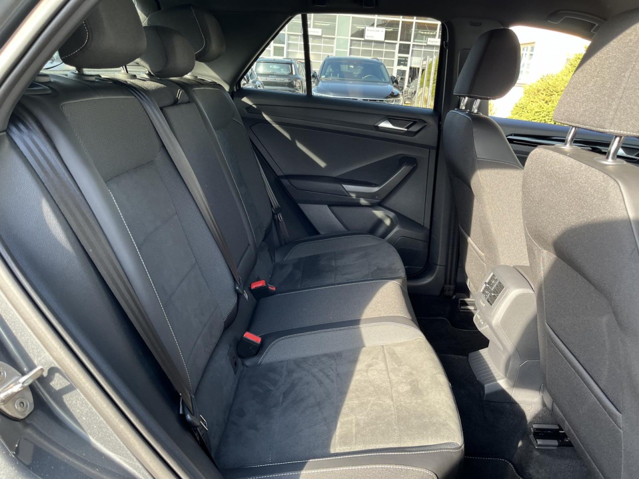 T-Roc 1,5 TSI DSG R-Line (AHK+Navi) Klima Navi