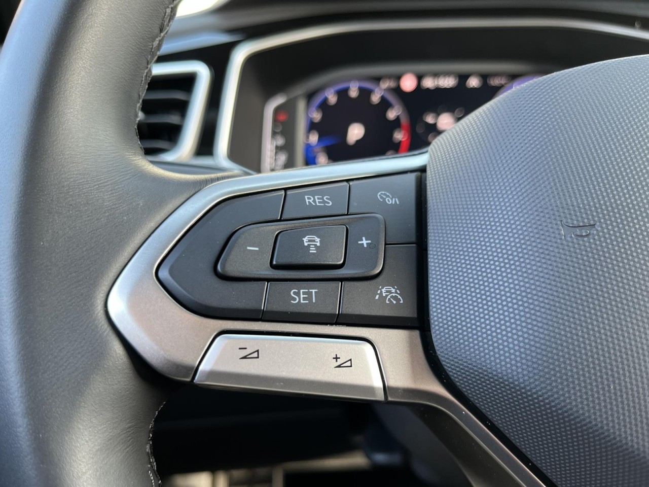 T-Roc 1,5 TSI DSG R-Line (AHK+Navi) Klima Navi