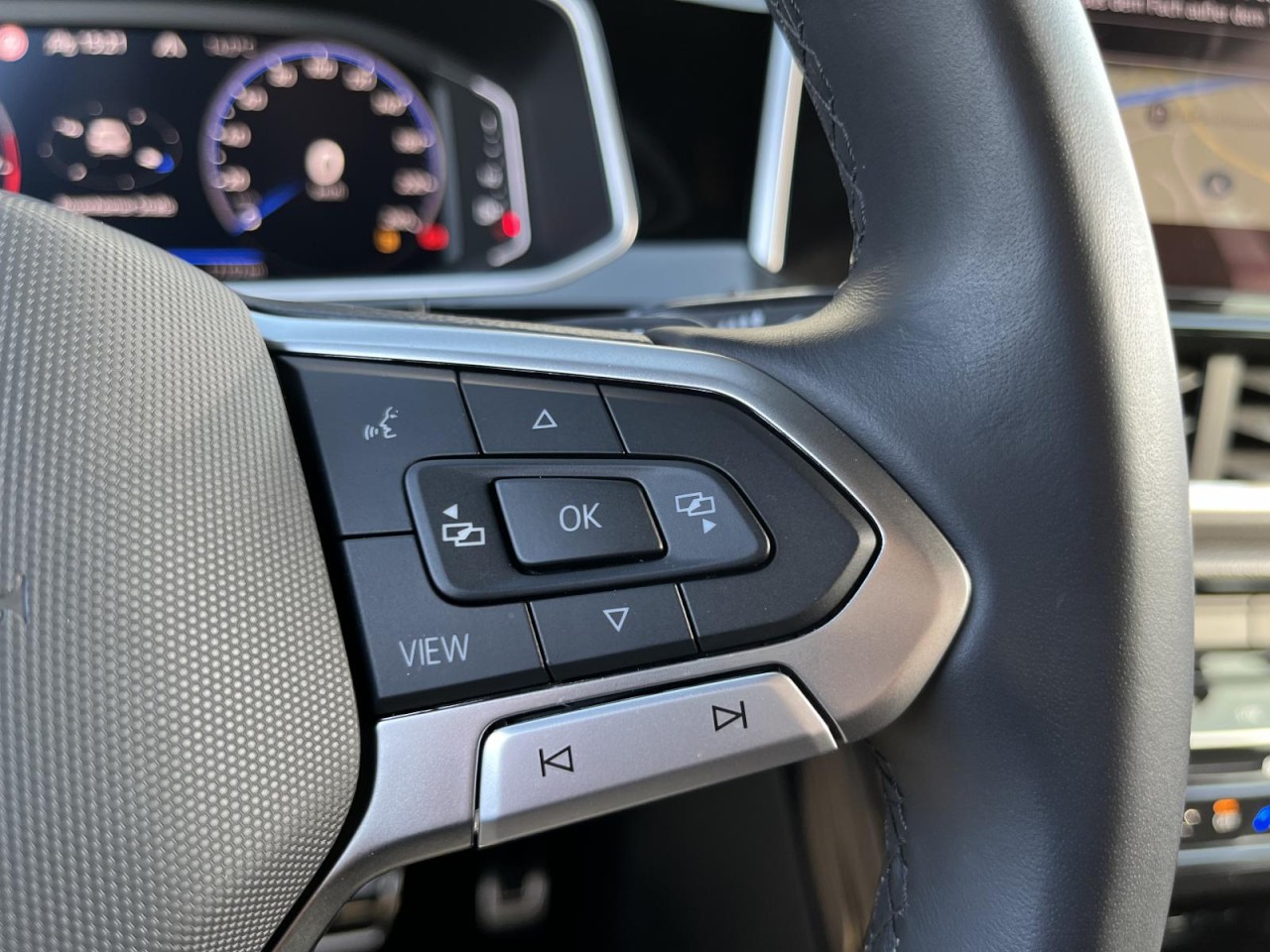 T-Roc 1,5 TSI DSG R-Line (AHK+Navi) Klima Navi