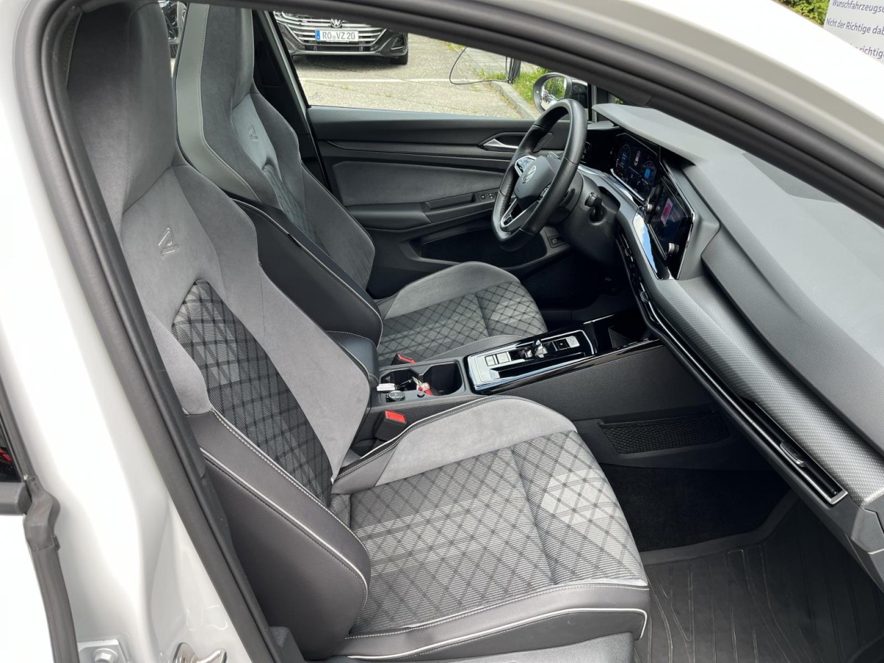 Golf VIII Variant 1,5 eTSI DSG R-Line (BlackStyle+AHK)