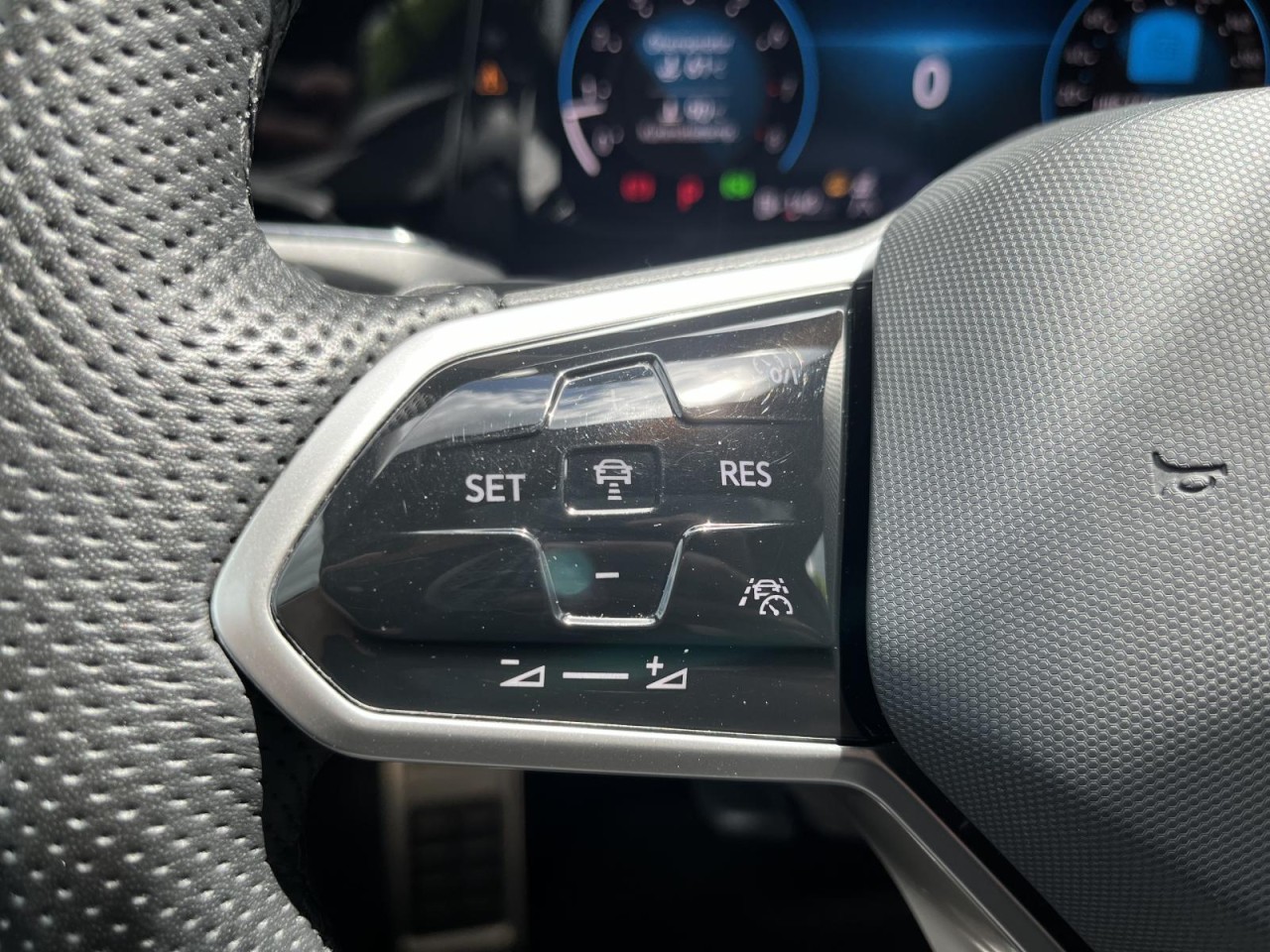 Golf VIII Variant 1,5 eTSI DSG R-Line (BlackStyle+AHK)