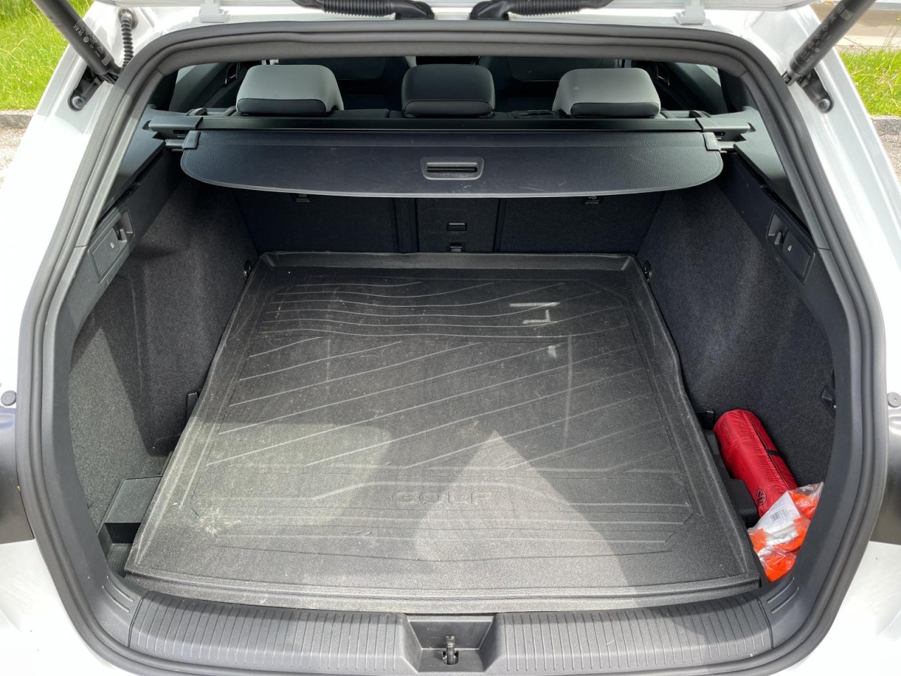 Golf VIII Variant 1,5 eTSI DSG R-Line (BlackStyle+AHK)