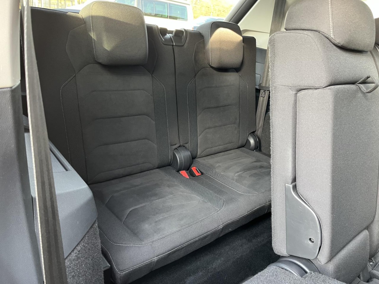 Tiguan Allspace 2,0 TSI DSG 4Motion Elegance (7-Sitzer+Navi+AHK+RearView)
