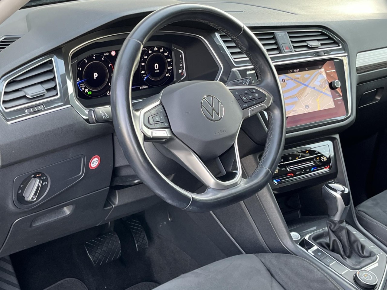 Tiguan Allspace 2,0 TSI DSG 4Motion Elegance (7-Sitzer+Navi+AHK+RearView)
