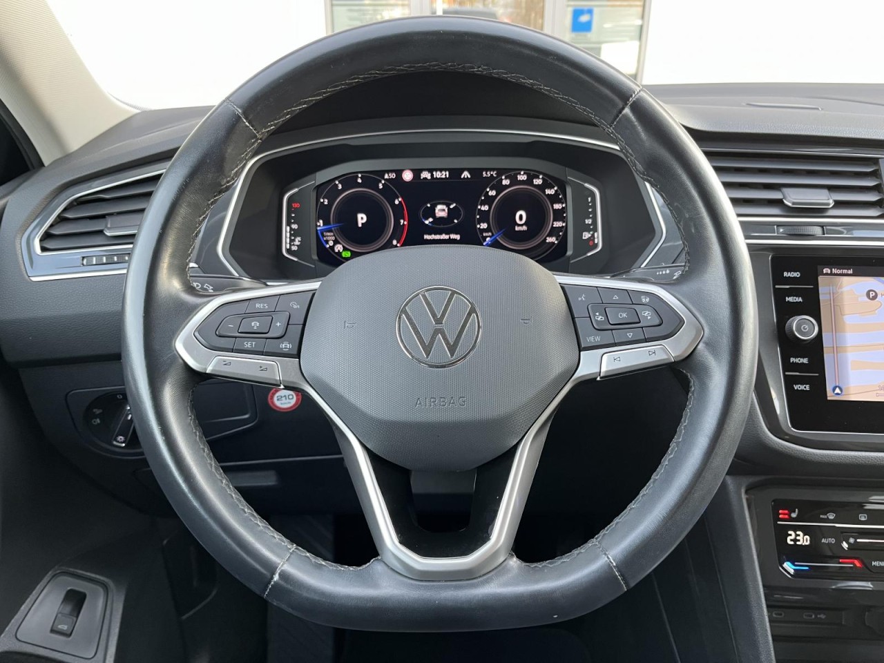 Tiguan Allspace 2,0 TSI DSG 4Motion Elegance (7-Sitzer+Navi+AHK+RearView)