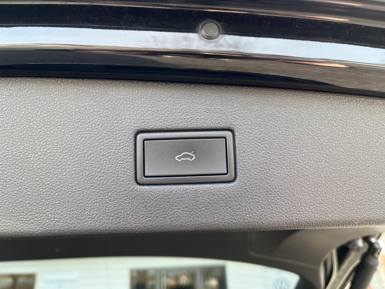 Tiguan Allspace 2,0 TSI DSG 4Motion Elegance (7-Sitzer+Navi+AHK+RearView)