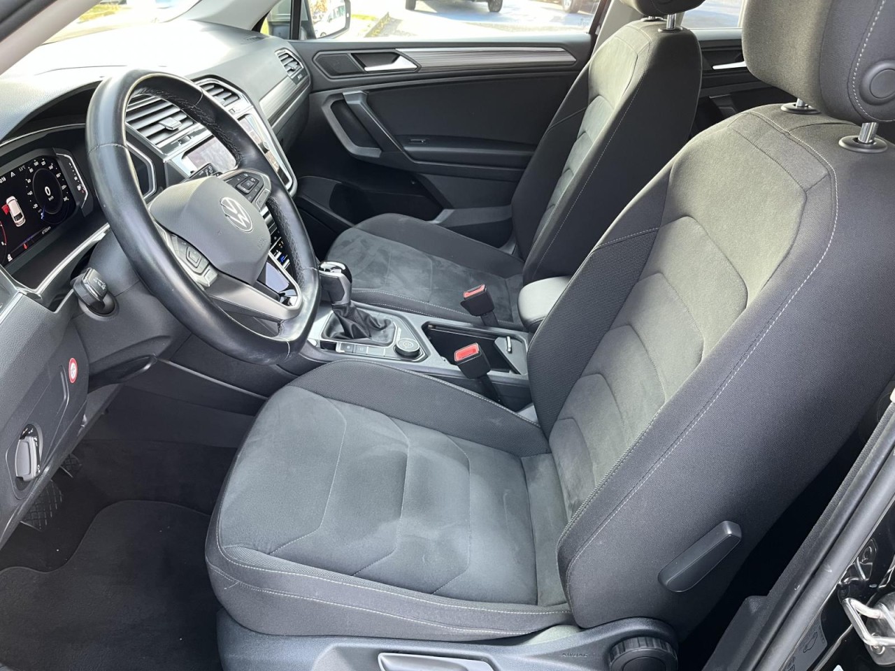 Tiguan Allspace 2,0 TSI DSG 4Motion Elegance (7-Sitzer+Navi+AHK+RearView)